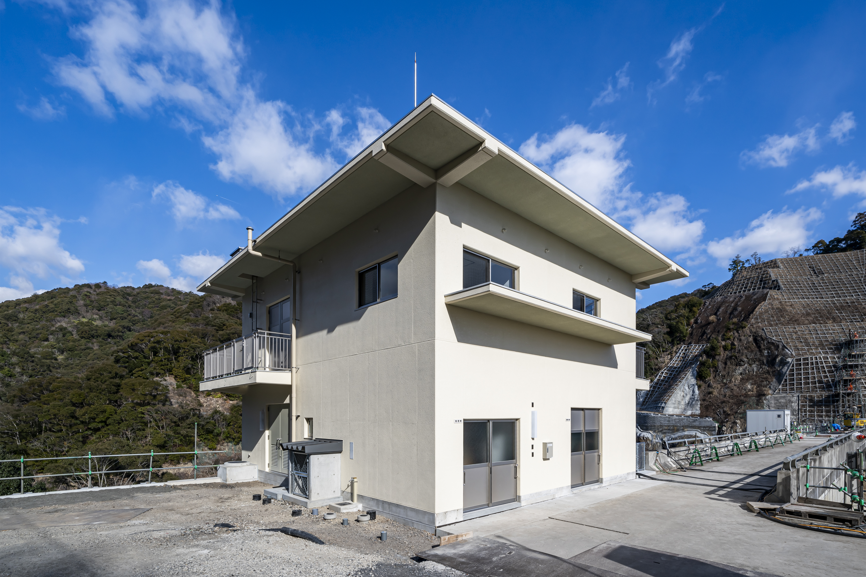 和食ダム管理棟等建築主体工事